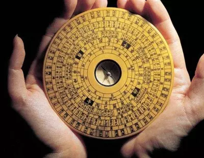 2、打牌看方位财运罗盘:如何看风水罗盘 如何看风水