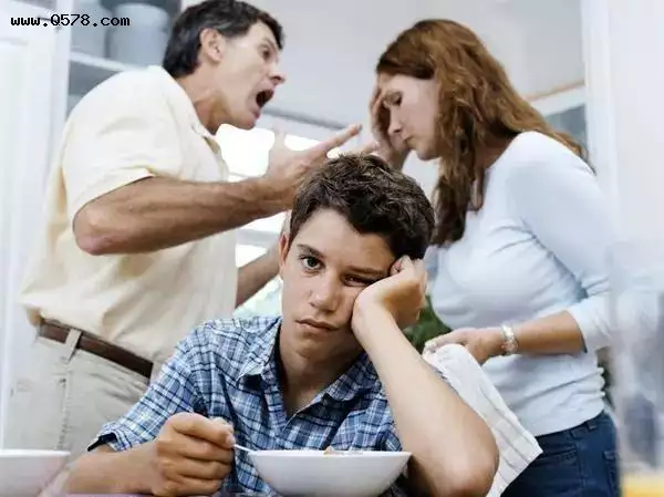4、和父母在一起越來越抑鬱:26歲了，天天和父母在一起，感覺抑鬱了