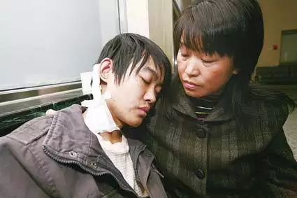 2、離婚後十年晚上兒子一起:離婚了十年見到孩子怎麼辦？