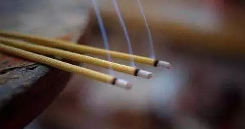 6、什么人家里上九支香:家里的九家姑姑神怎么烧香