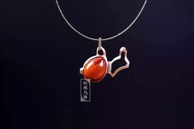 属狗的人佩戴什么招财，属狗的人佩带什么水晶能旺财
