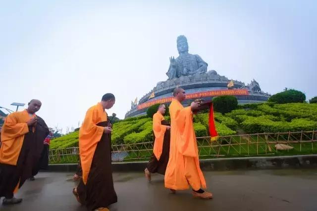 3、上4根香什么意思:烧香四根代表什么意思?