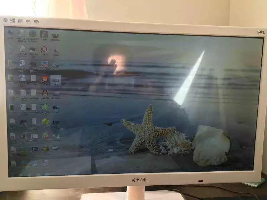 2、27寸與24寸實物對比:27寸與24寸實物對比