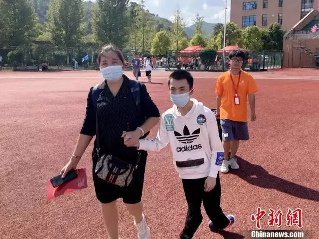 000年属龙九月男孩命运，2000年属龙男一生命运"