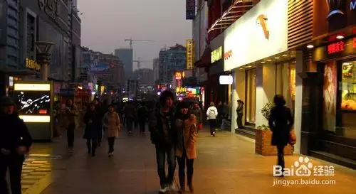 情侣约会去哪里比较好：一般情侣去哪里玩比较好啊？？