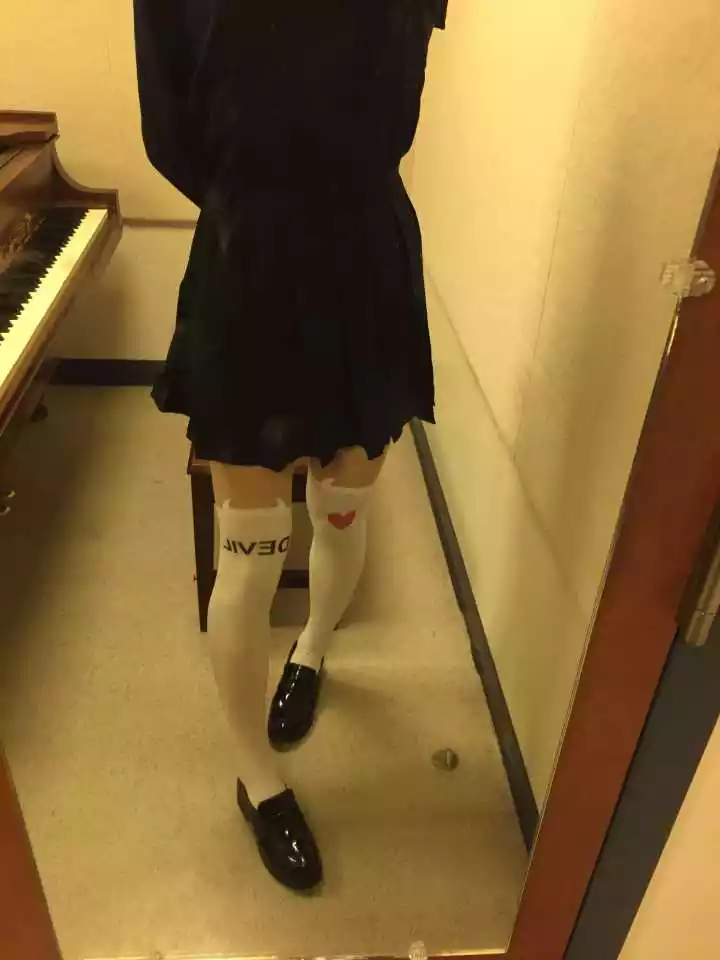 3、襪襪給小男生上羞刑的方法:男生自己在家羞刑的方法