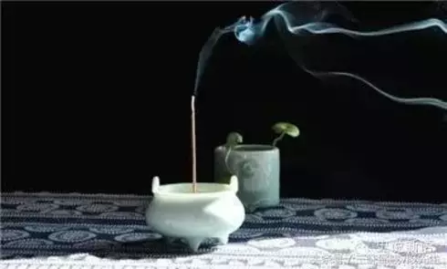 5、昨天晚上我媳妇烧香烧出命香，我非常担心，我接着又烧了一次，结果烧出香。不知道是好是坏？