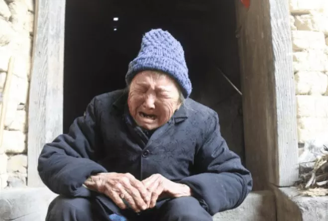 2、見不到老人咽氣的子女:老人咽氣時孫子為什麼不能在場？
