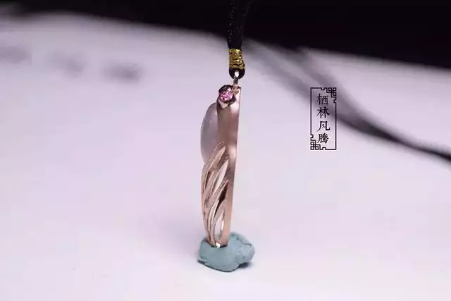属狗的人佩戴什么招财，属狗的人佩带什么水晶能旺财