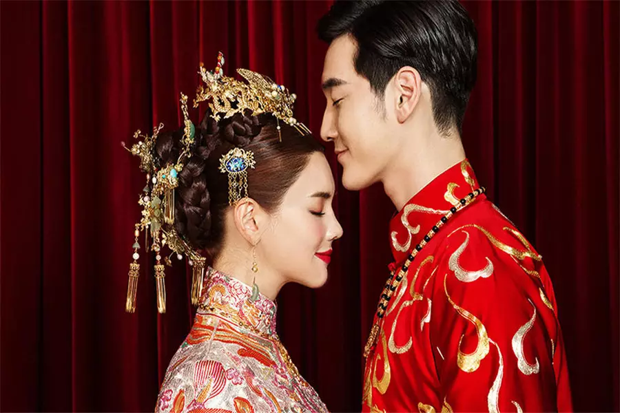 6、結婚證需要多大的年齡，還有是按照陰曆還是陽曆，還是根據的日期，比如，10，2日