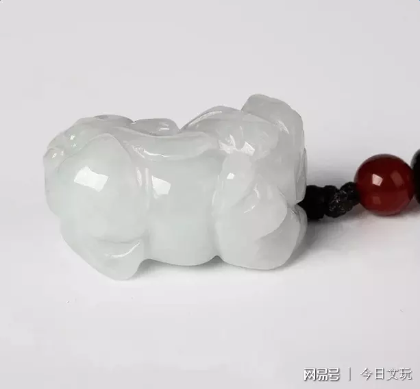 1、哪些女人不适合戴貔貅:女人为什么就不能戴貔貅