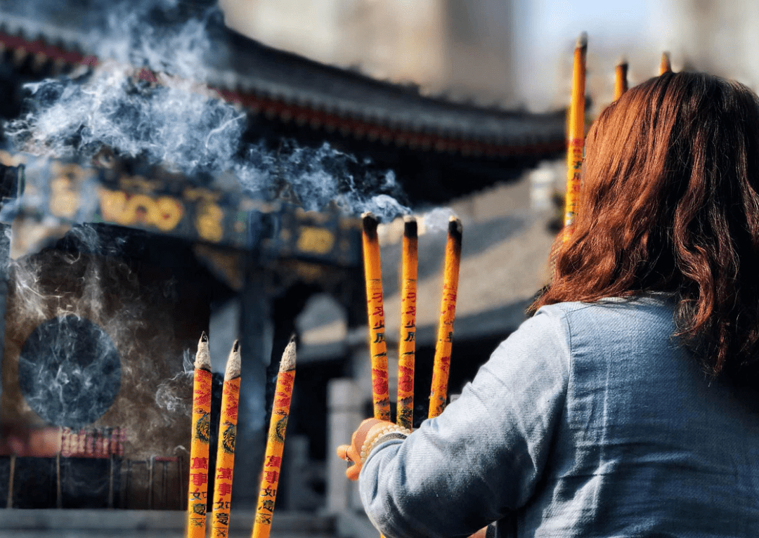 1、烧香拜哪里最灵:中国地哪里比较灵