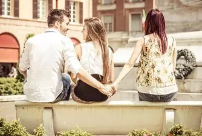 2、男人出軌報應在誰身上:一個出軌的男人(老婆軟弱)會有什麼報應？