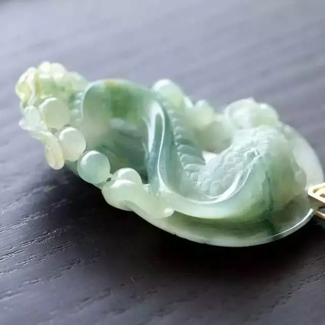 属牛的女人能戴翡翠吗，属牛的人能带金首饰吗