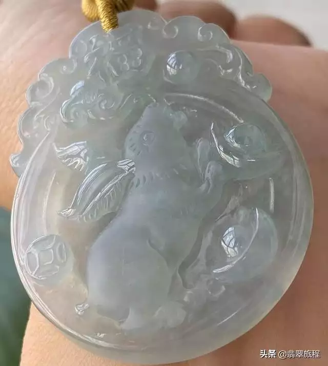 属马的戴什么翡翠挂件好，属马佩戴玉什么图案