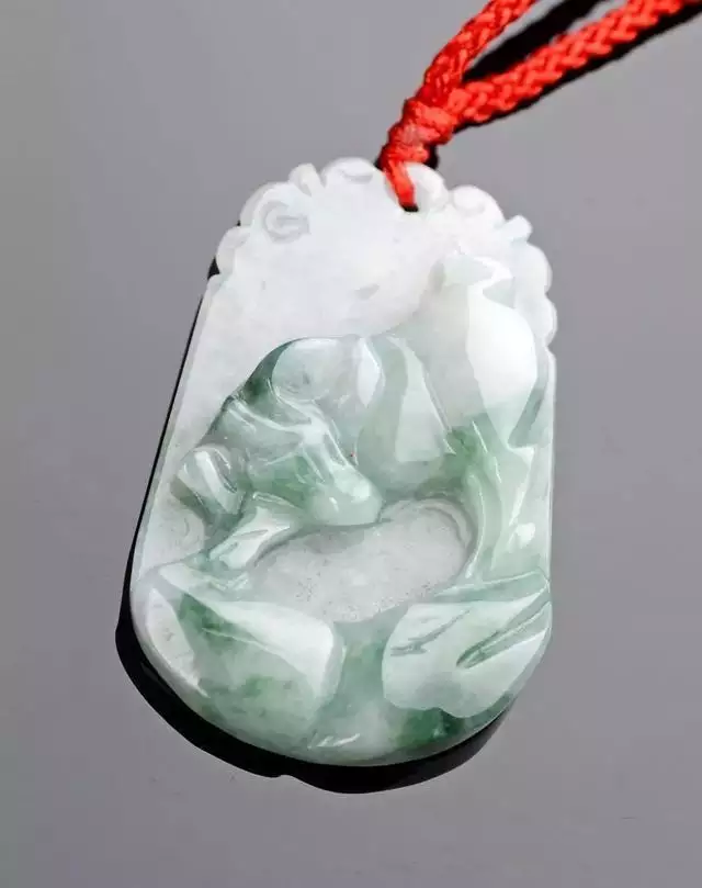 属虎的女人适合戴玉镯吗,火命的人适合带玉器吗