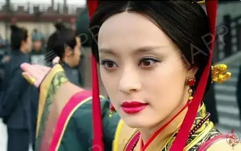 3、孫儷曾經在節目上分享過變雙眼皮的技巧，感覺網上說的有點聽不懂，請問有沒有人做過啊？到底腫么弄啊