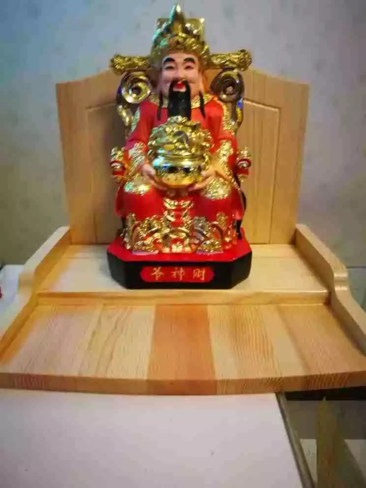 4、财神与左右摆放图正面:和财神怎么摆放图？