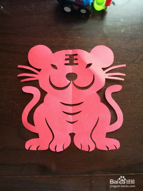 3、怎样才能剪出12属相窗花:12生肖的剪纸画（简单一点的）