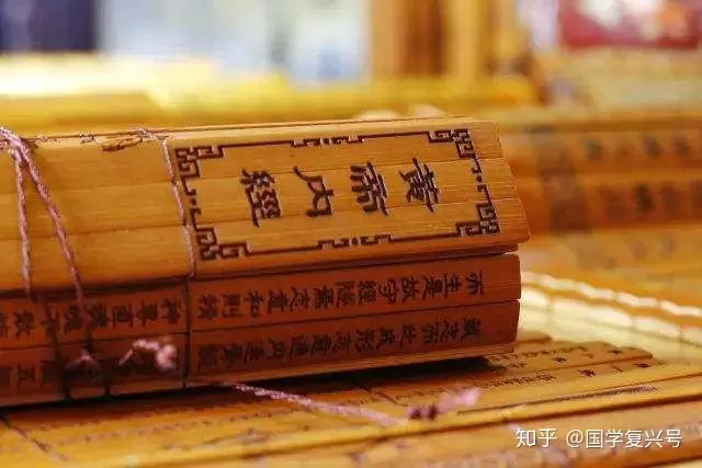 1、怎樣的女人對感興趣:讀過《》的女人，既有情商又有格局，為何有這種說法？