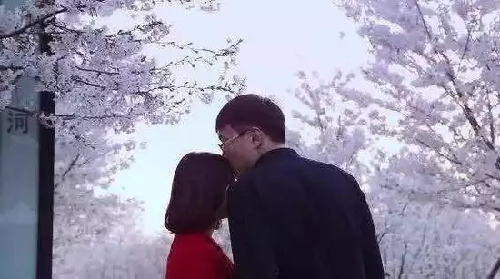 3、雨中求婚配什麼音樂好聽:求婚歌曲：適合求婚用的歌曲有哪些