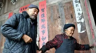 1、寧願男大七不能女大一婚配:農村老人說“寧願男大七，不能女大一”是什麼意思？