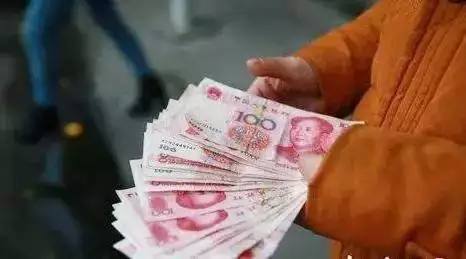 5、找個情人一個月要給多少錢:情人規定一個月多少錢