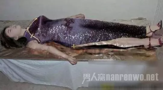 夢見自己捉了一條大活魚：我在夢裡捉到一條很大的魚是什麼意思？