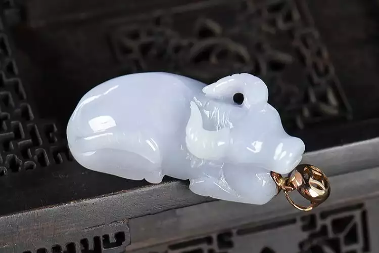 4、為什麼屬牛的不能戴玉:屬牛的戴玉，屬相牛行嗎（一直戴着）？為什麼帶別的屬相？