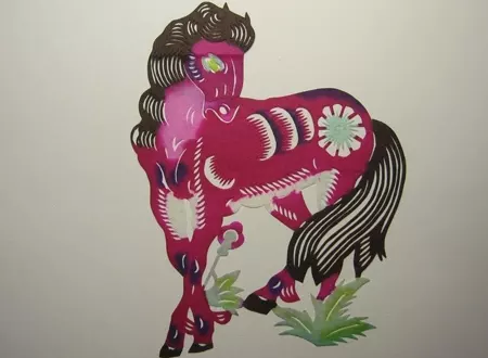 馬男牛女的屬相相配嗎：屬牛女和屬馬男怎麼樣