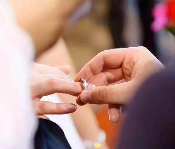 1、兩個人生日差三天不能結婚嗎 如果結婚後會爭命是嗎？如果已經結婚了怎麼辦？能嗎？