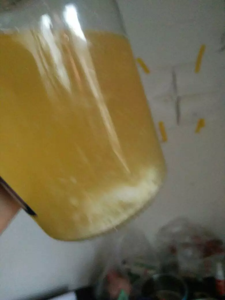 尿放置一晚有白色沉澱大量的：為什麼剛尿放一段時間有白色沉澱物