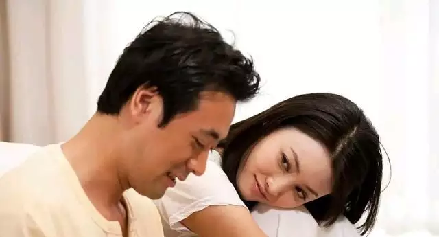 1、愛你的男人一抱你就起生理反應:如果一個男人對你有生理反應能說他是喜歡？
