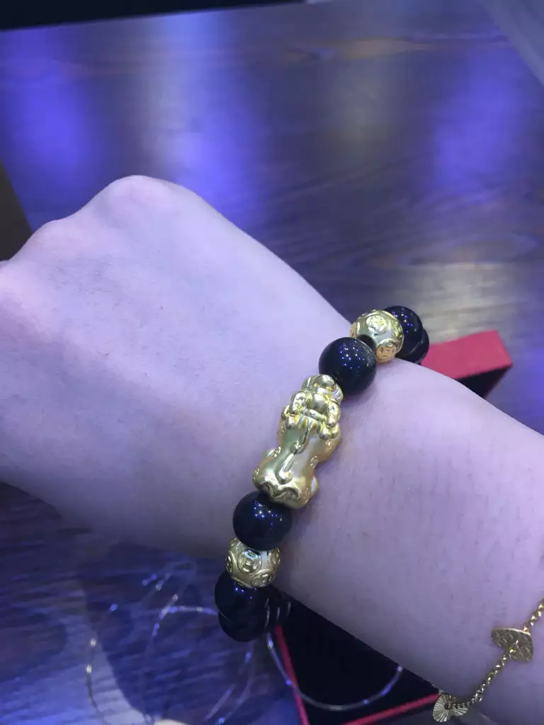 3、女人佩戴貔貅戴哪個手:什麼人不能戴貔貅