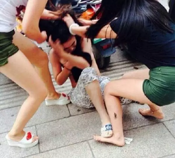 1、小三不糾纏已婚男愧疚:男人拋棄小三對小三會感到愧疚嗎