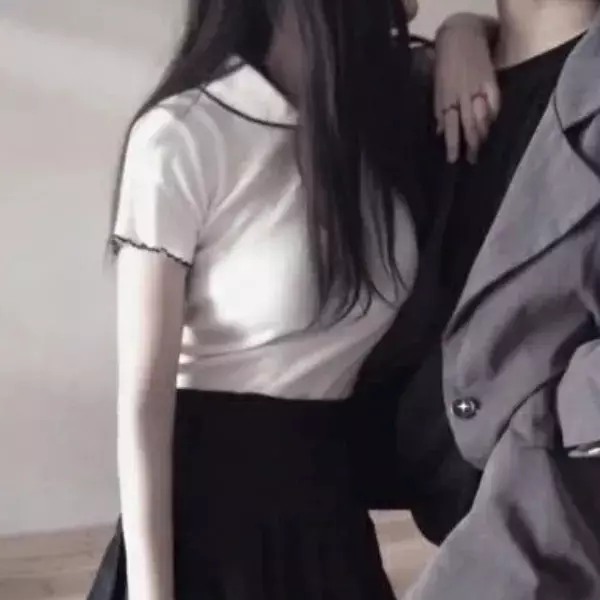 4、男生睡一個女生多久會膩:次見面就睡在一起的女生男生會不珍惜嗎？如果女生比較好看