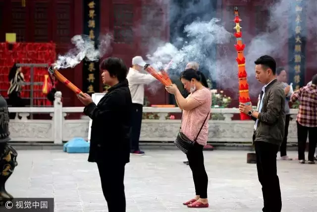 2、燒香看婚姻可以相信嗎:去燒香求姻緣能成功嗎？