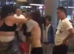 1、如果某你發現自己被小三 接着那個來興師問罪的人告訴你其實她才是小三 你付出真心的哪個人早已經？