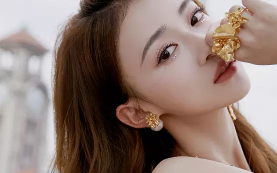 女馬+男鼠 可以在一起嗎？他們說屬相犯沖，可是....真的舍不得他，真的舍不得。 叨教哪對伉儷是這樣的屬相