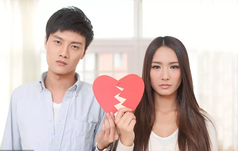 4、算婚姻會不會有二婚:免費算一輩子有幾次婚姻