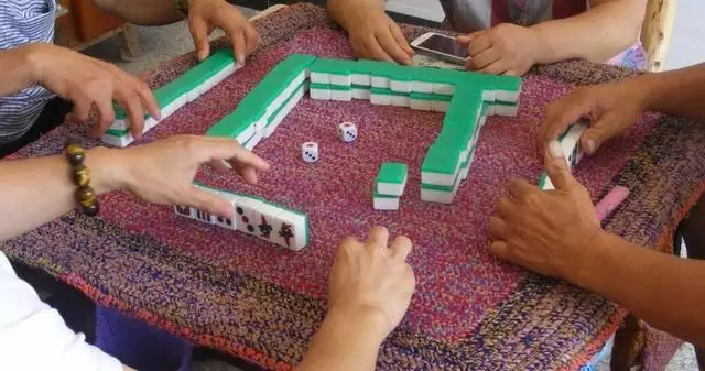 3、打牌老輸錢的人財運怎麼樣:運氣很背打牌老輸錢，打一次輸一次怎麼回事？