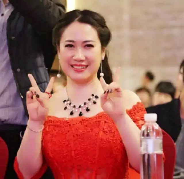 1、富婆求婚配音搞笑:哪個配音室搞笑的配音最專業，就是最像人物原來的聲音