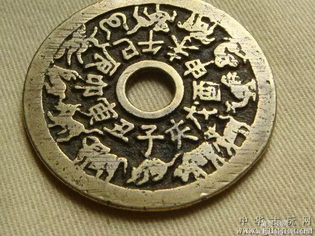 12個的屬相值若干錢：這是十二生肖的骨董嗎？ 值若干錢？