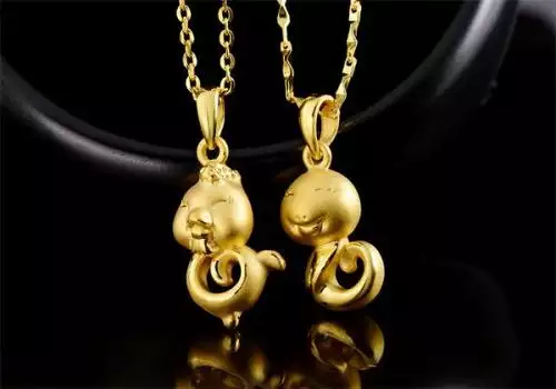 1、77年屬蛇女適合佩戴什麼好:屬蛇的人應該戴什麼生肖的配飾