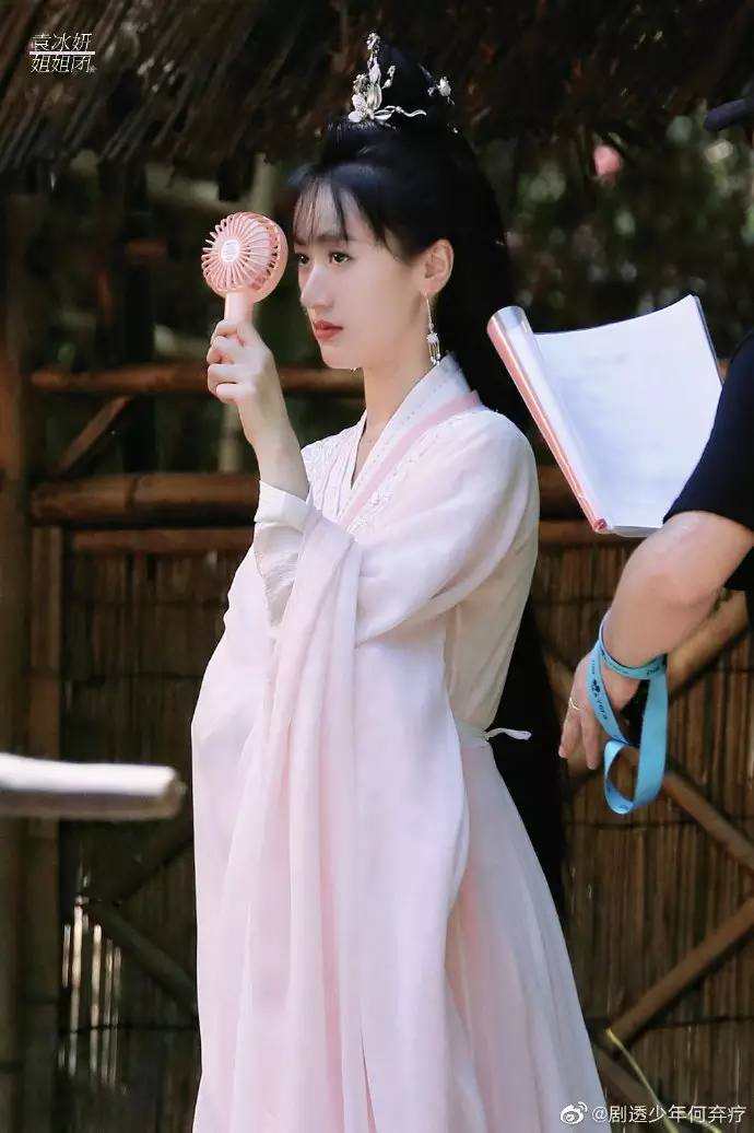 2、國學系統紈絝女神已婚配txt:《神算：紈絝大》中女主通過什麼事情的？