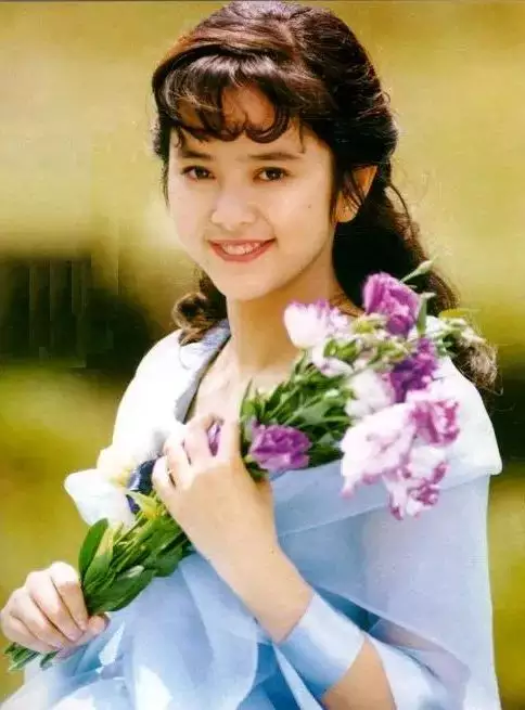 1、請問姑娘芳齡幾許是否婚配:請問姑娘芳齡幾何？家住何處？可否有幸認識？該怎麼回答？