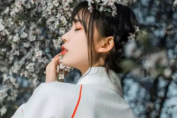 高貴優雅氣質女生網名二個字：高貴優雅的女生名字