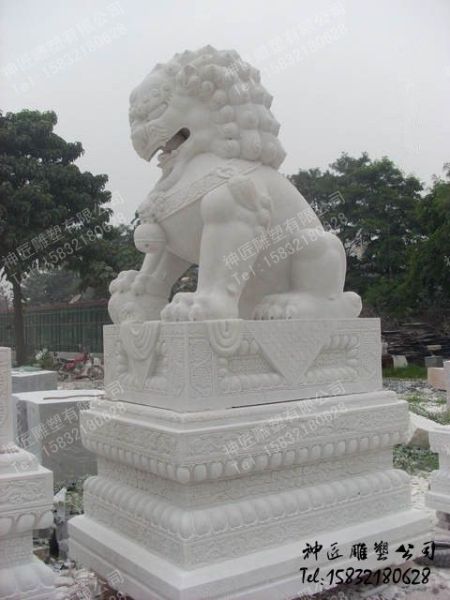 家裡有哪些屬相不能擺放石獅子：家裡小石獅子的擺放