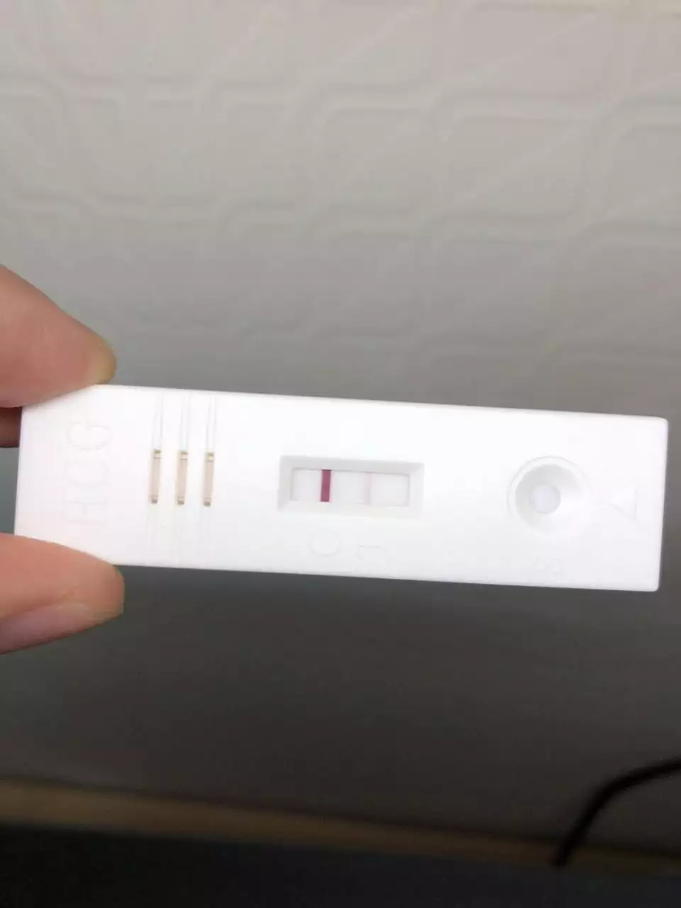 2、驗孕棒一深一淺圖解:驗孕棒一深一淺代表什麼圖片