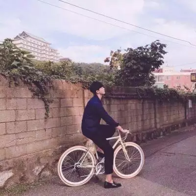1、情侶頭像風景兩張配對:求這張情侶頭像的配對